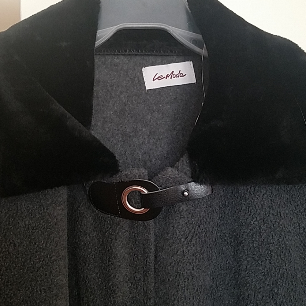 Cape/wrap - Picture 2 of 5